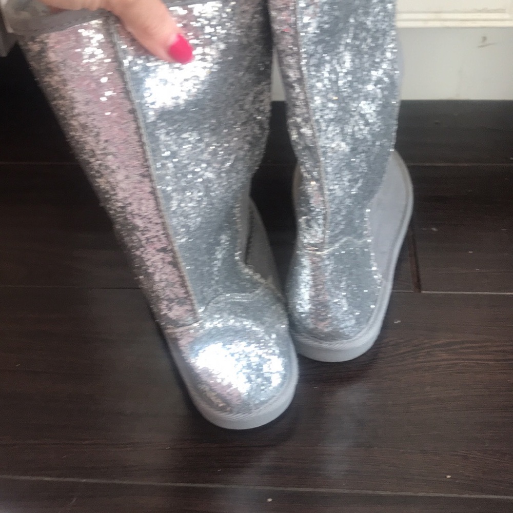 Boots - Picture 4 of 5